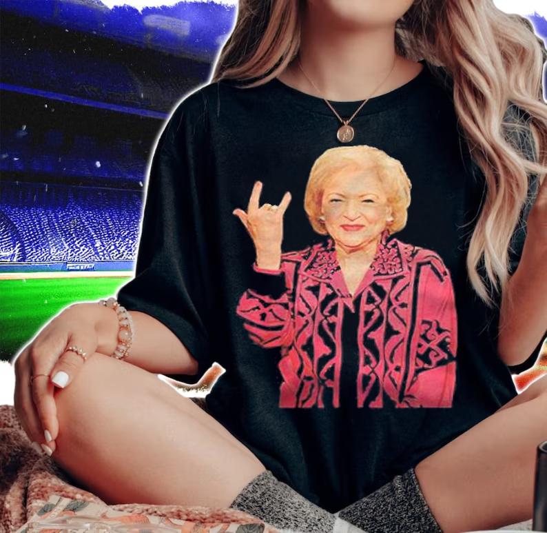 Betty White RIP 1922-2021 T-shirt t-shirt