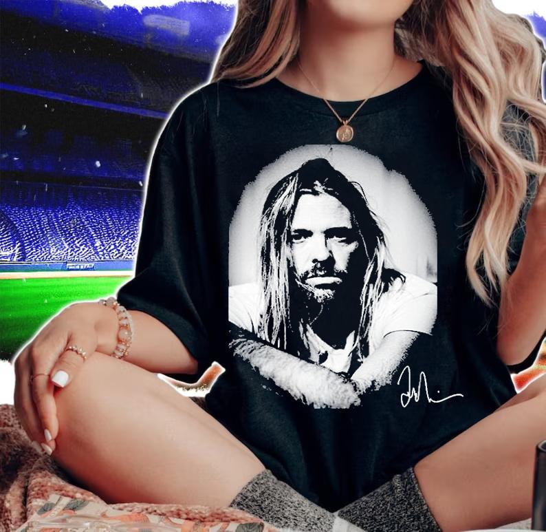 RIP Drummer Taylor Hawkins Signature T-Shirt woman shirt